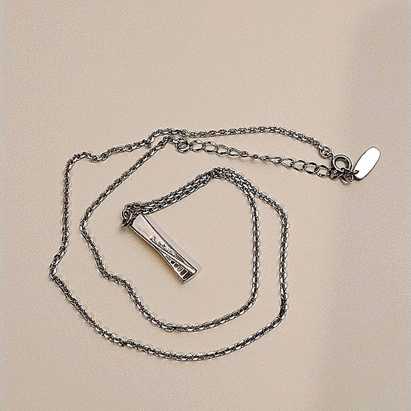 AUTHENTIC PAUL SMITH NECKLACE WITH BOX - Picture 2 of 6